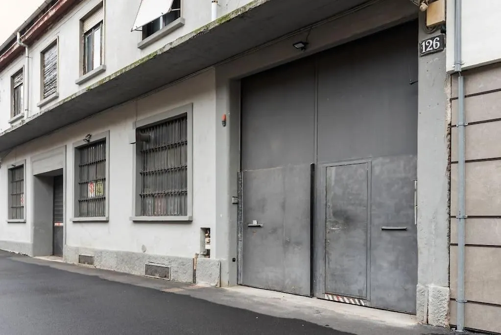 Umbria126 Loft In Zona Dateo Milan Italy