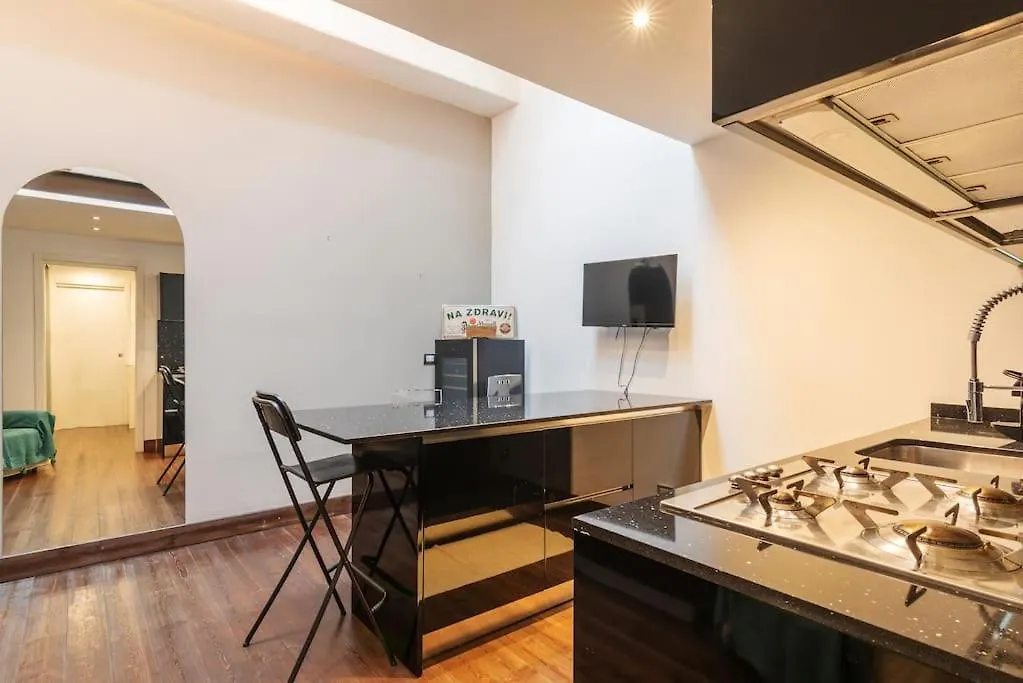 Apartment Umbria126 Loft In Zona Dateo Milan Italy